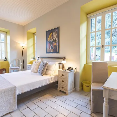 Отель Arethousa