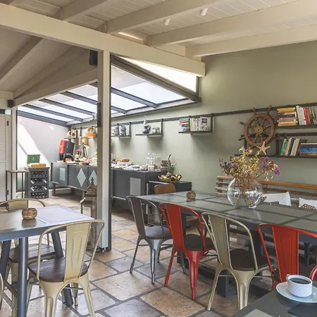 Отель Arethousa 3*