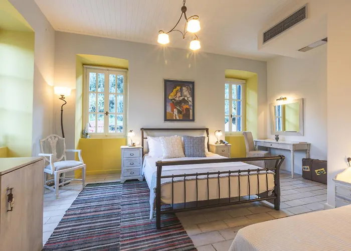 מלון Arethousa 3*