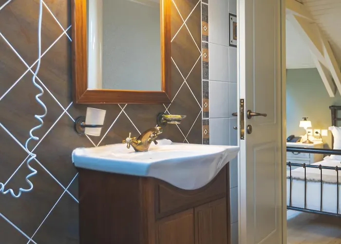 מלון Arethousa 3*