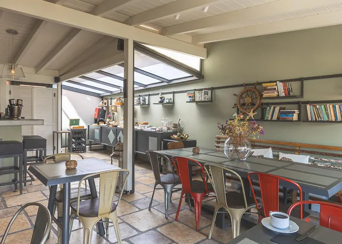 מלון Arethousa 3*